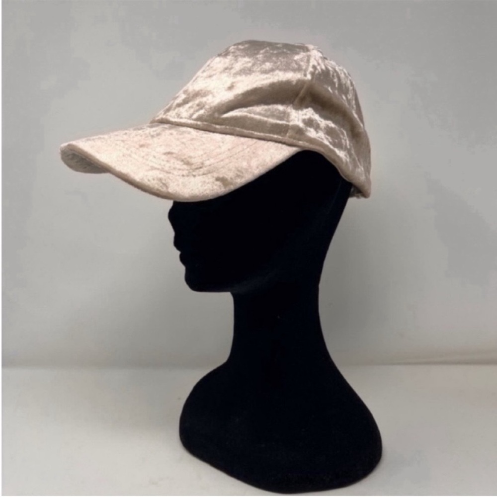 David and Young Velvet Baseball Cap
Rose gold
New - Picture 5 of 5